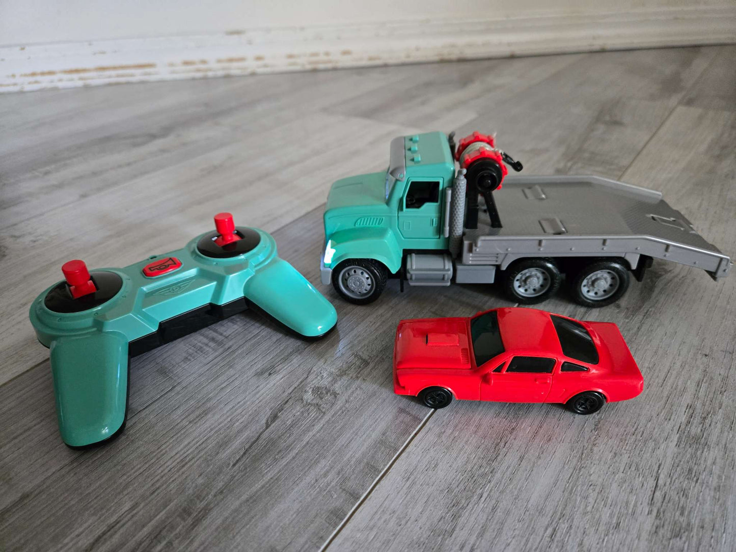 Driven by Battat - 7" Remote Control Tow Truck Toy for Kids