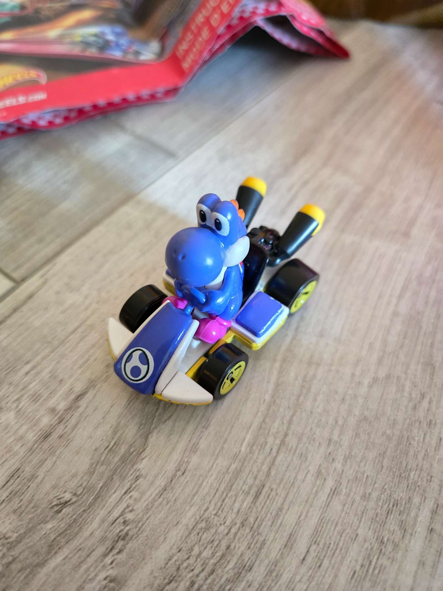 Hot Wheels Mario Kart Bowser’s Castle Chaos Modular Track with Side by Side Racing Lap Flags