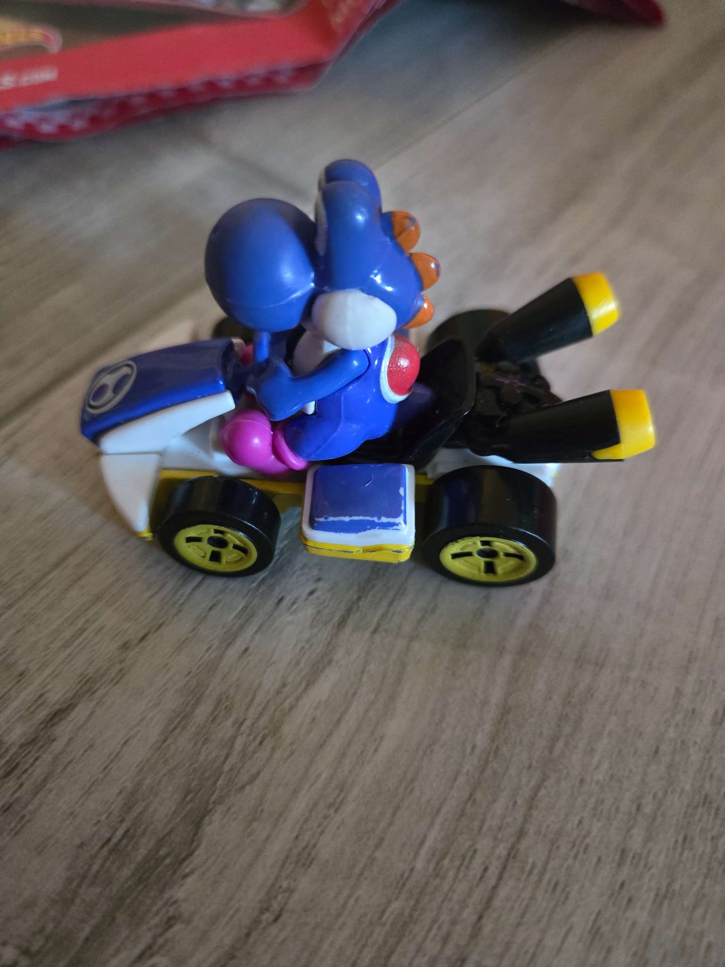 Hot Wheels Mario Kart Bowser’s Castle Chaos Modular Track with Side by Side Racing Lap Flags