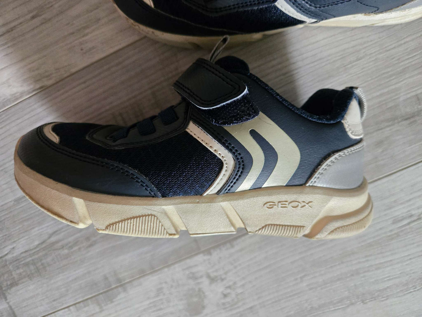 GEOX sneakers - J Aril B. A, Size 13, Shoes 13 (Kids:4-8yr)