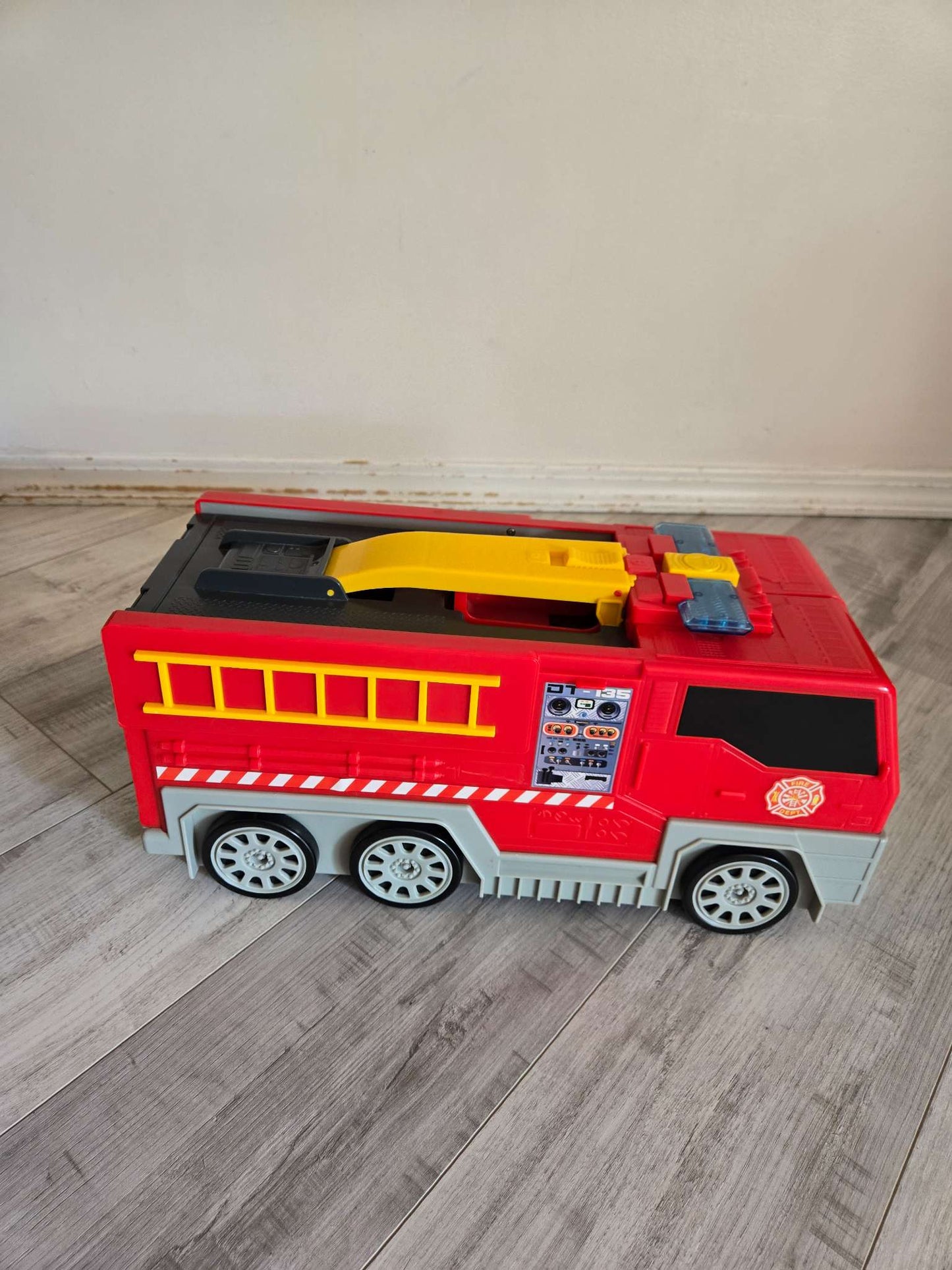 Dickie Toys Fire Truck Folding Playset