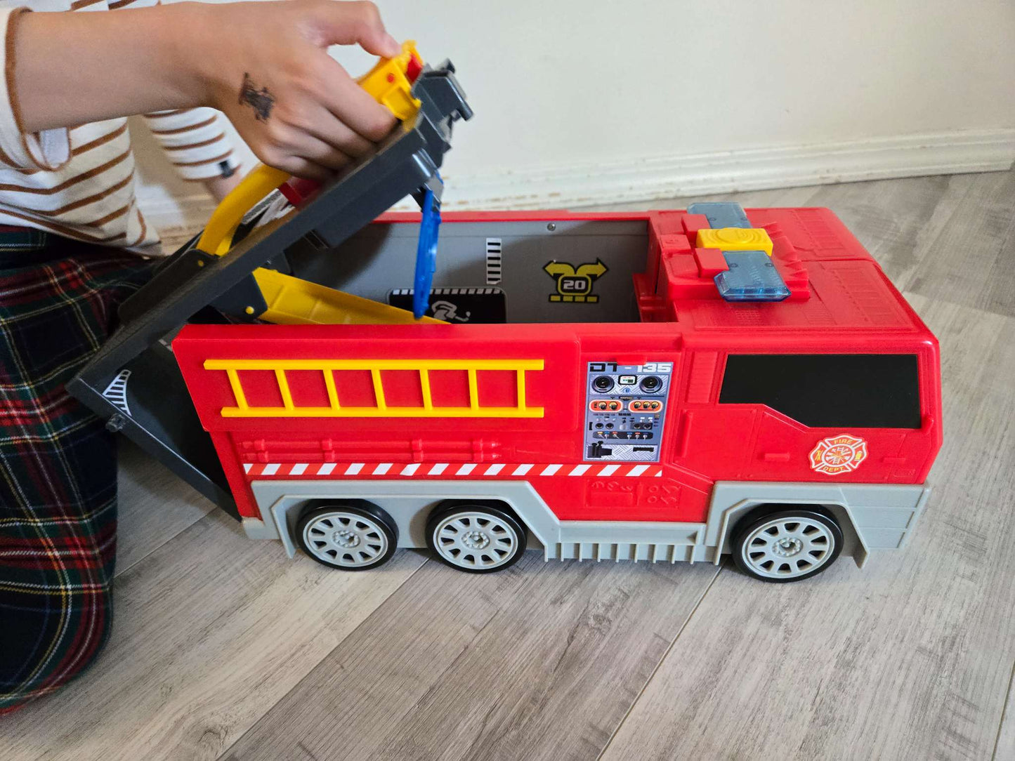 Dickie Toys Fire Truck Folding Playset