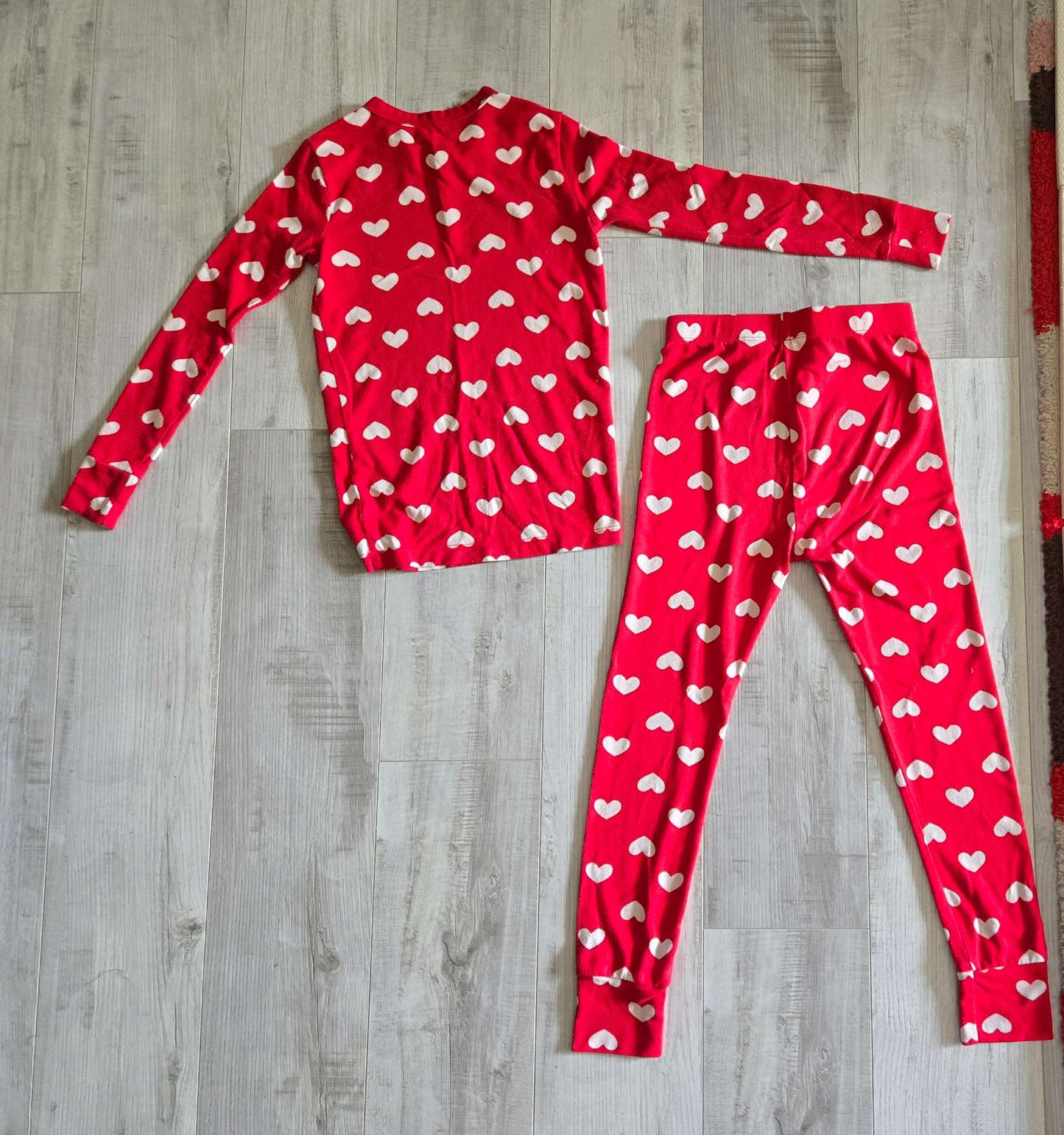 GAP Kids Snug Fit Hearts Pajamas set, Size 8, Kids 8