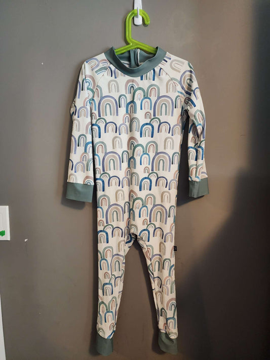 Honeysuckle Swim Sun Suit Size 5T MSRP $45, Kids 5/5T (extra small)