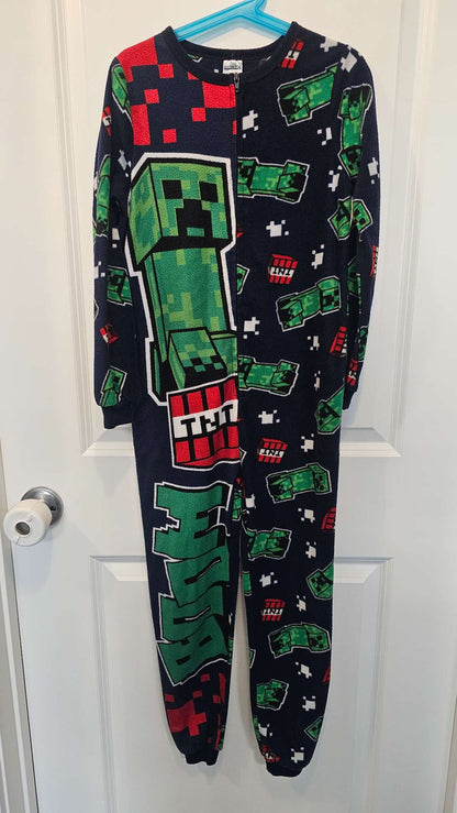 Minecraft onsie and Pyjama set Size 6-8, Kids 6/6X