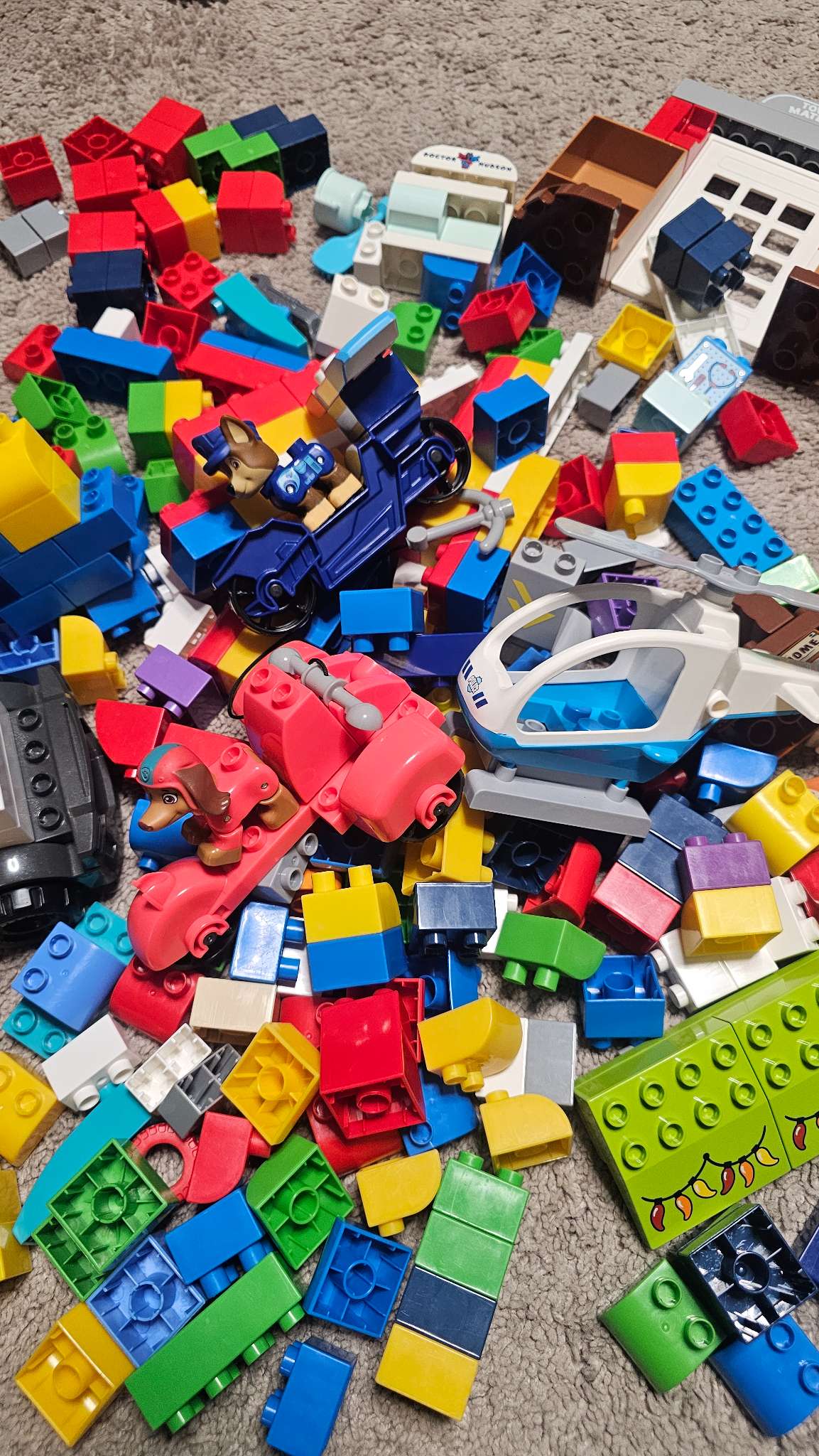 Mix of Mega Blocks & Lego