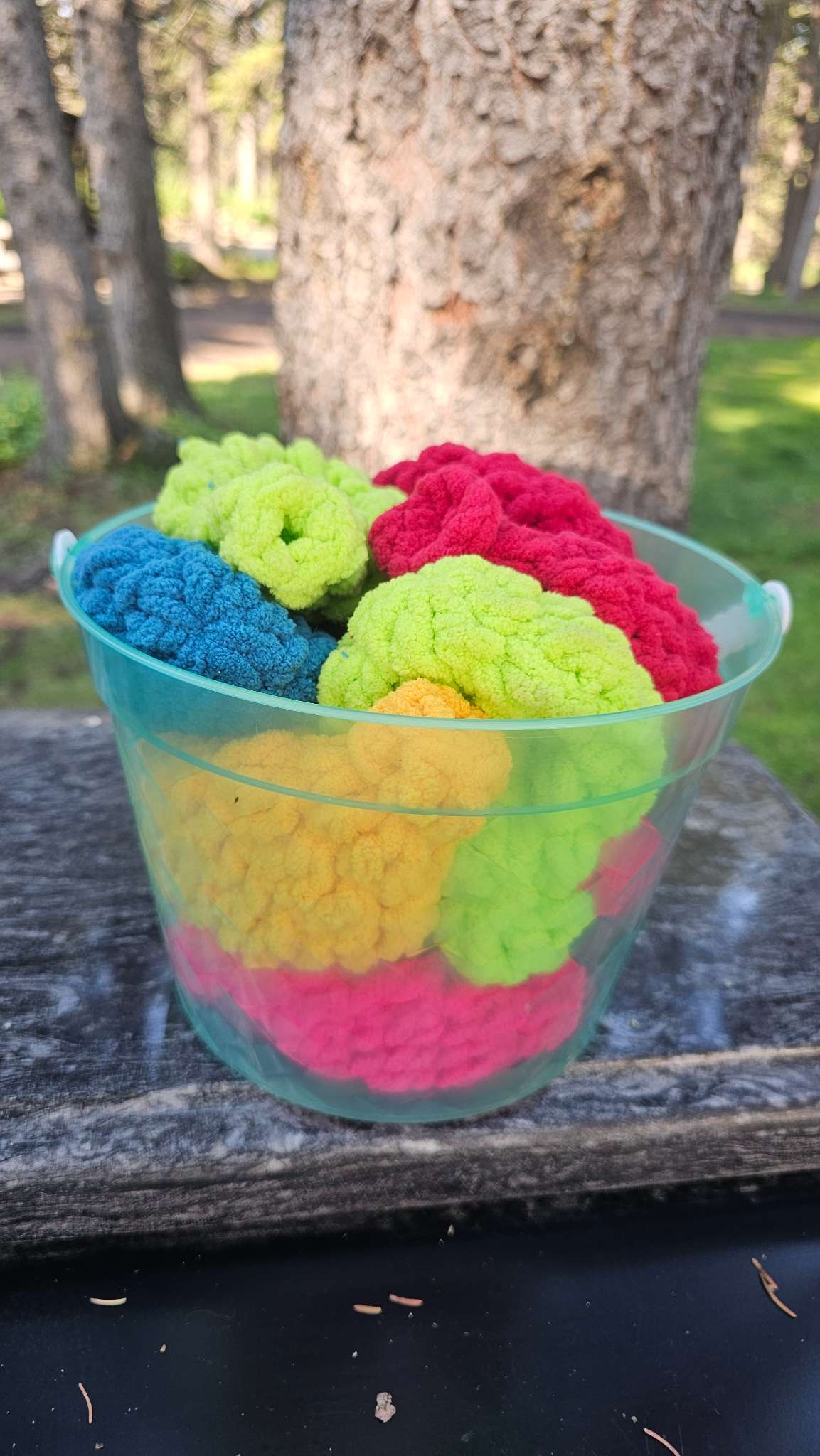 Reusable water balloons - 12 with bucket