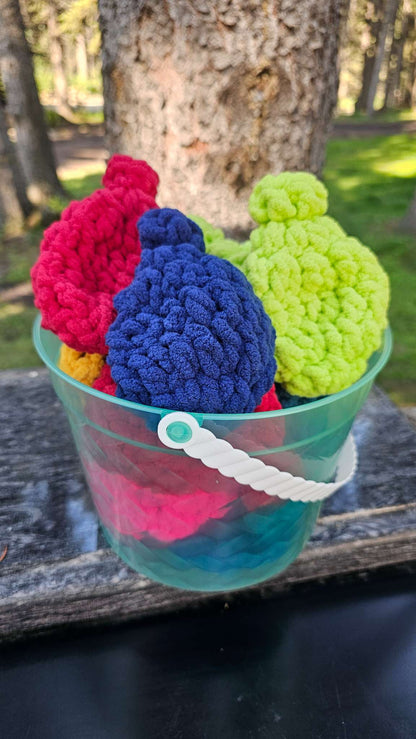 Reusable water balloons - 12 with bucket