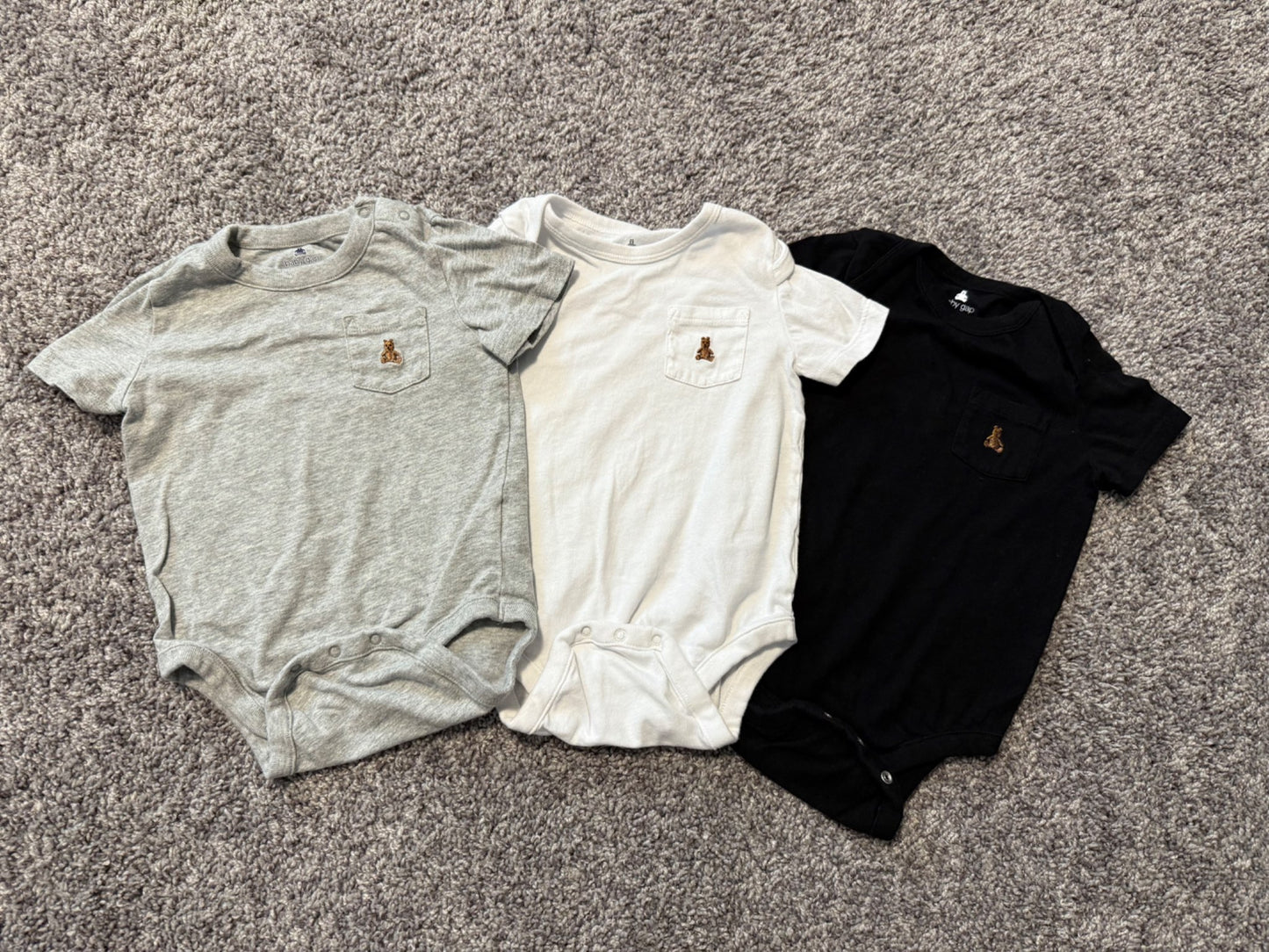 3 baby Gap brannan’s favorites onesies 18-24 months , Kids 24 Month (18-24M)