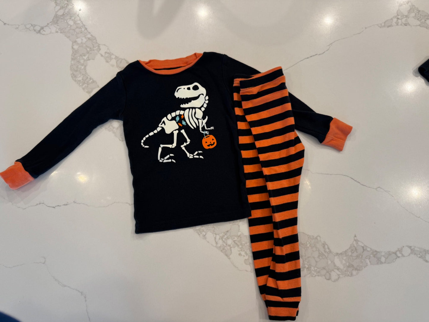 2 pairs Halloween pajamas, Kids 2T