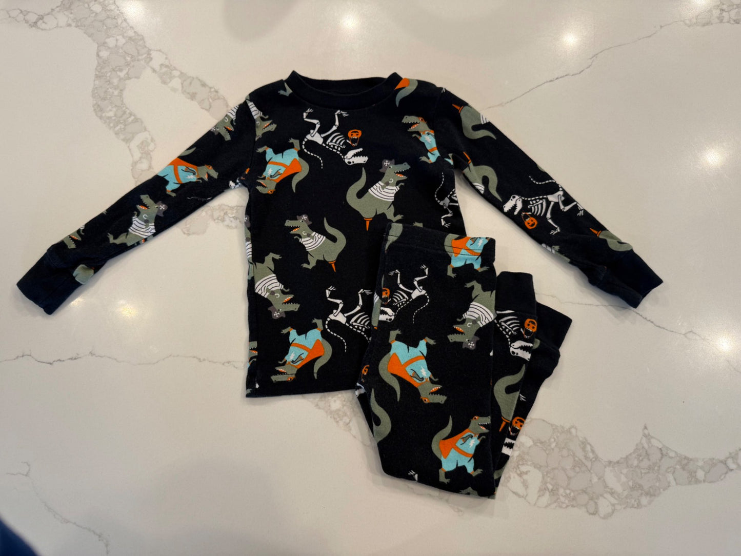 2 pairs Halloween pajamas, Kids 2T