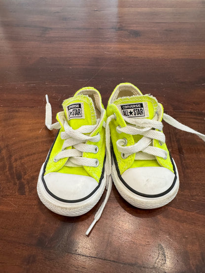 Converse Chuck Taylor All Star Low Top Toddler Sneakers, Size 5 (MSRP $40) , Shoes 5 (Walkers:12-24 mth)