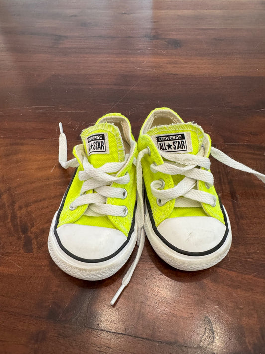 Converse Chuck Taylor All Star Low Top Toddler Sneakers, Size 5 (MSRP $40) , Shoes 5 (Walkers:12-24 mth)