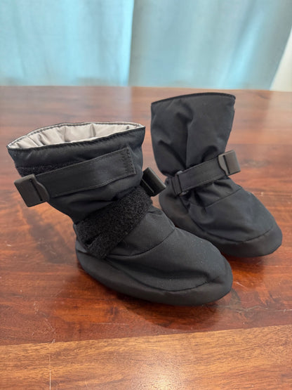MEC Toaster Booties - Medium (MSRP $45) , Shoes 6 (Walkers:12-24 mth)