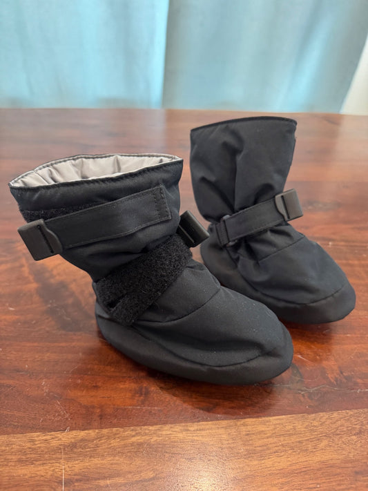 MEC Toaster Booties - Medium (MSRP $45) , Shoes 6 (Walkers:12-24 mth)