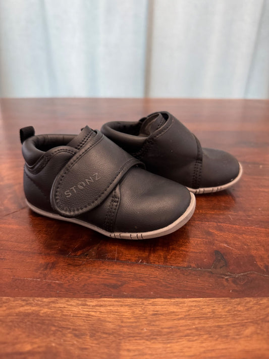 Stonz Cruiser Everyday Dressy - Size 7 (MSRP $60), Shoes 7 (Walkers:12-24 mth)