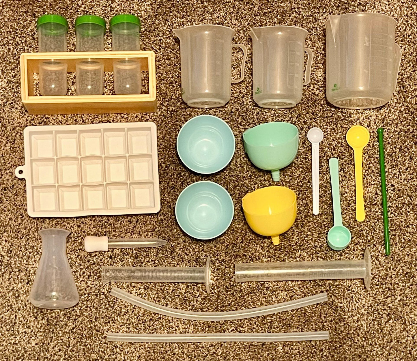 KiwiCo Chemistry Play Lab, 29 pieces (MSRP $55)