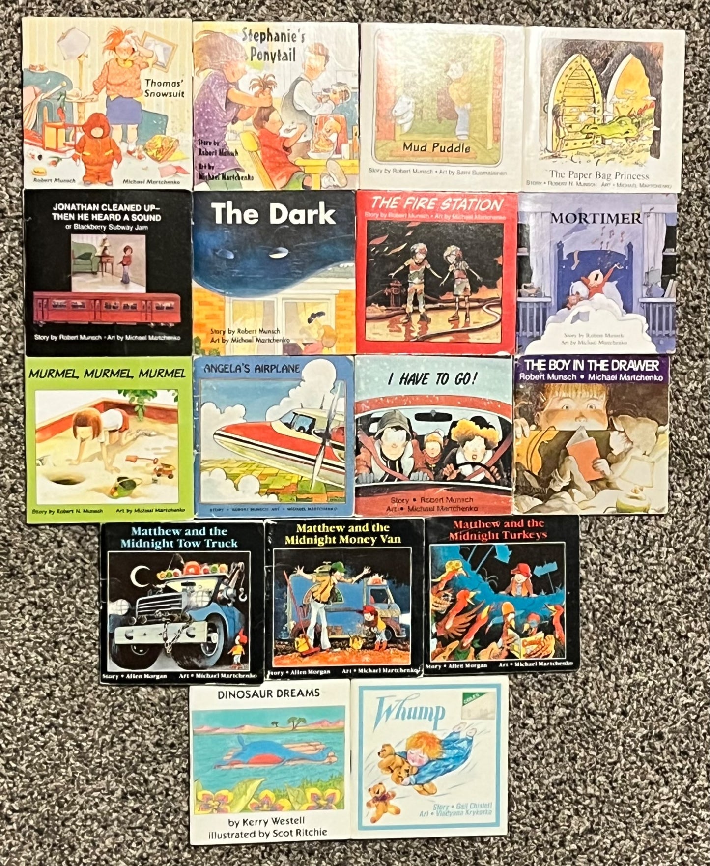 Robert Munsch & Other Mini Book Bundle, 17