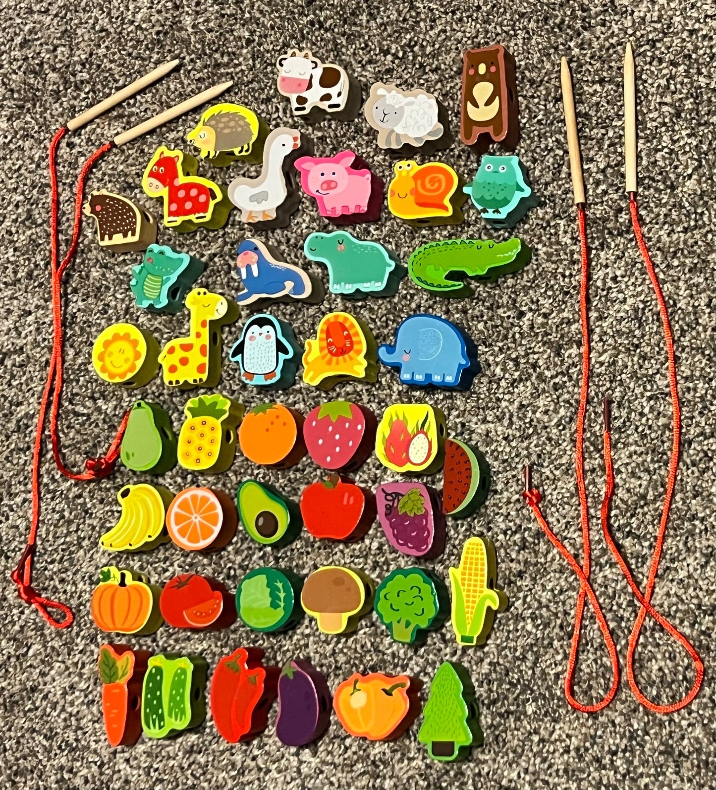 Preschool Montessori Wooden Threading Toy with Animals/Fruits/Vegetables