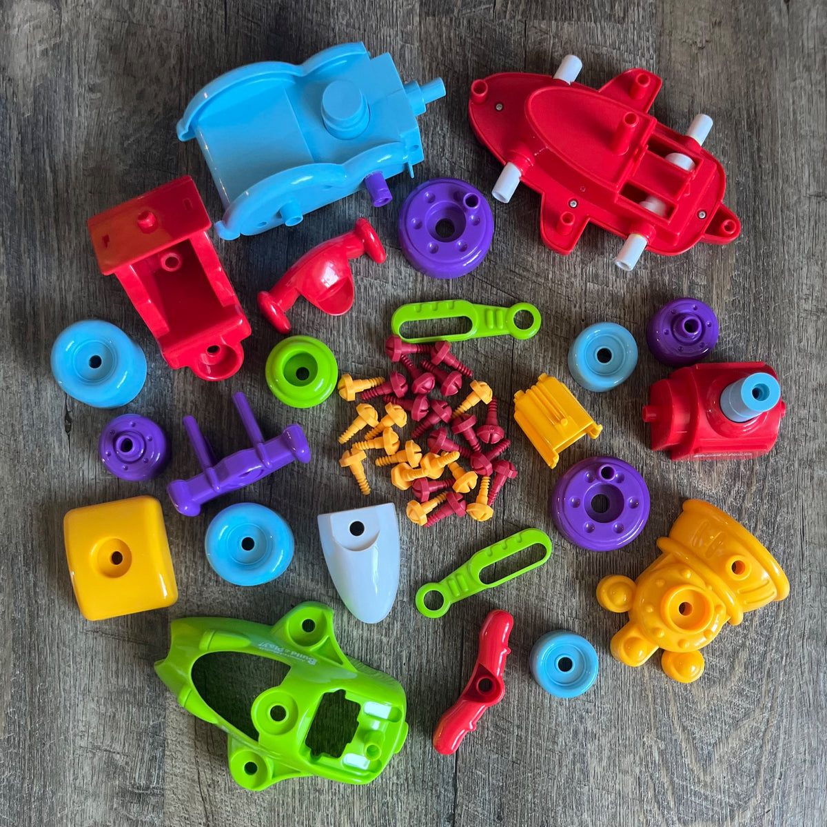 Build & Play! 2-in-1 Train and Race Car Kit