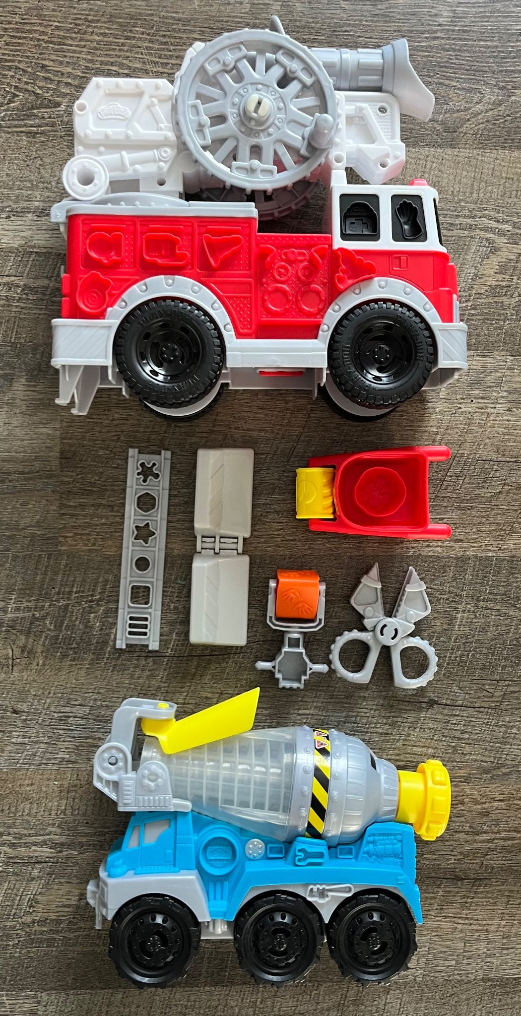 Play-Doh Wheels City Fire Trucks Playset, Cement Truck & Fire Truck ...