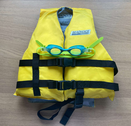 Bundle Life Vest & Speedo Goggles