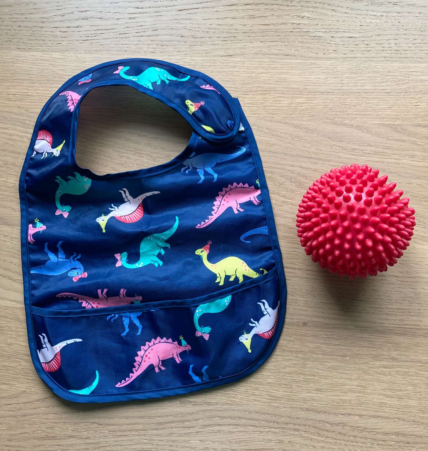Bundle Dino Bib & Sensory Ball