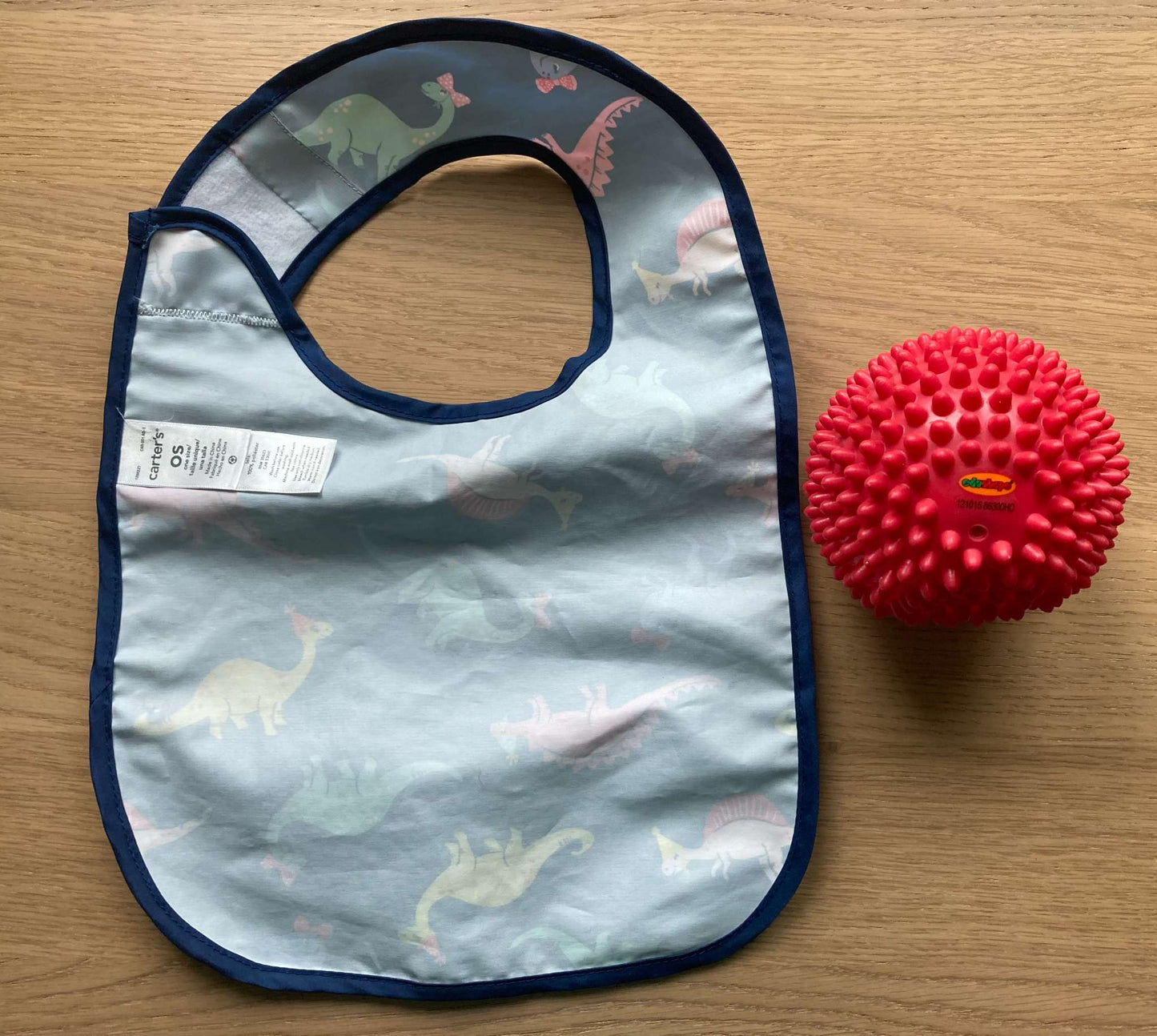 Bundle Dino Bib & Sensory Ball