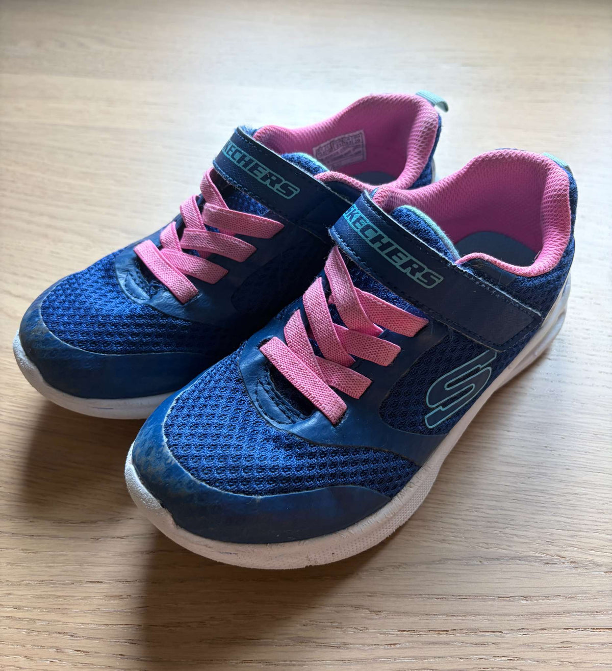 Running Shoes by Skechers, Size 13,5, Shoes 13.5 (Kids:4-8yr)