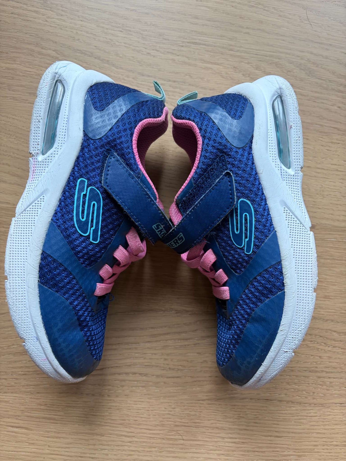 Running Shoes by Skechers, Size 13,5, Shoes 13.5 (Kids:4-8yr)
