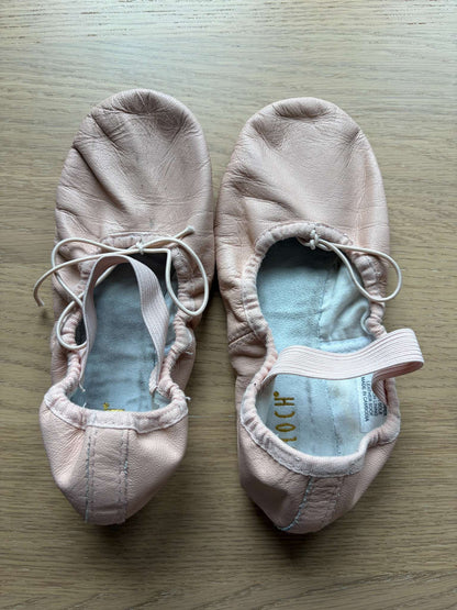 Dance Shoes by Bloch in size 2B, Shoes 10.5 (Toddler:2-4yr)