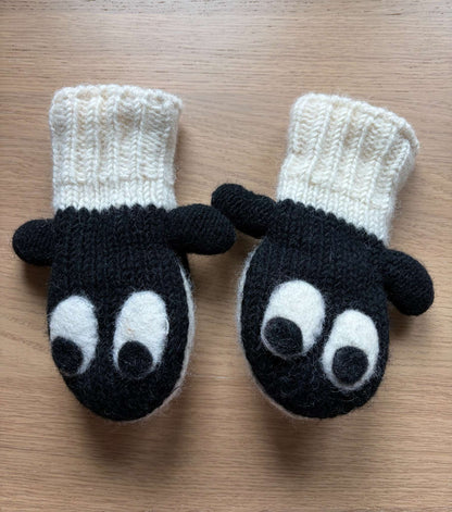 Orca Mittens, Size 4-7, Kids 5/5T