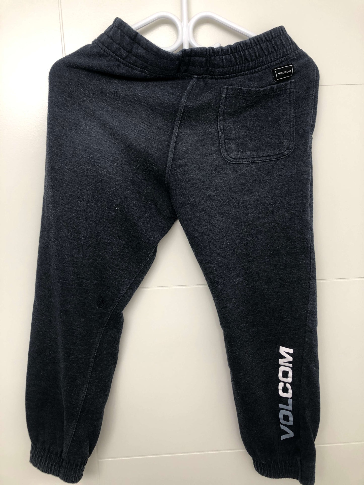 Volcom sweatsuit, Kids 10 (medium)