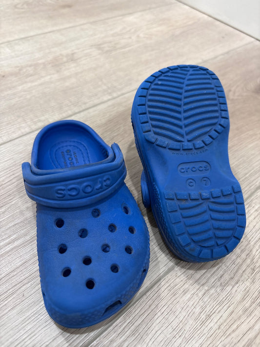 Toddler crocs, Shoes 7 (Walkers:12-24 mth)