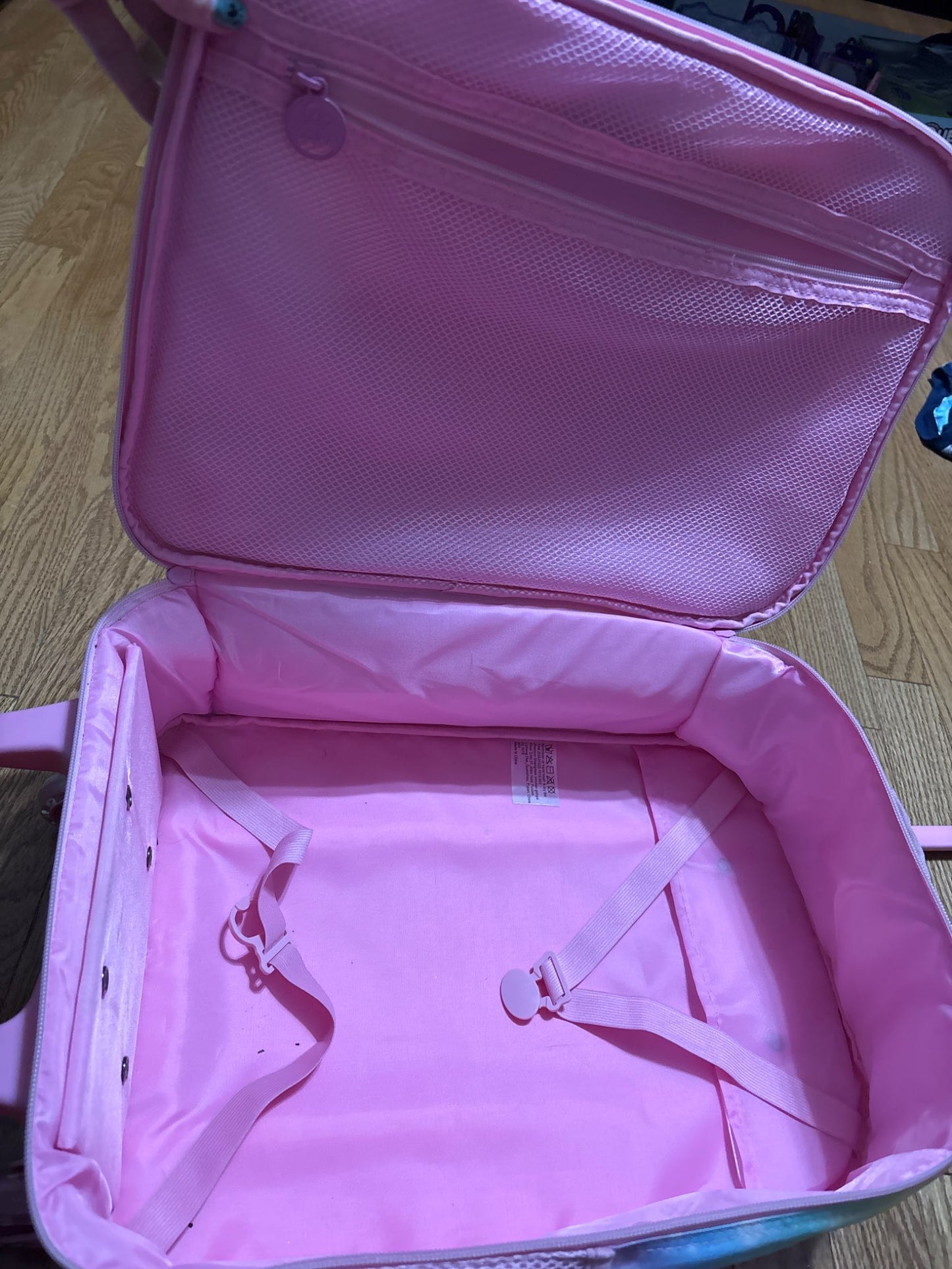 Rolling suitcase