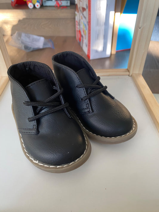 Toddler Boys Lace Up Boots - Black Retail $30, Shoes 5 (Walkers:12-24 mth)