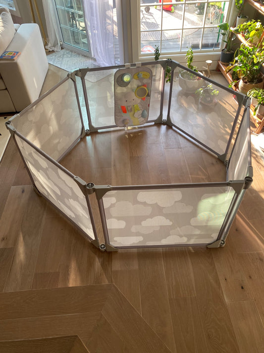 Skip Hop Expandable Baby Gate, Playview Enclosure, Silver Lining Cloud