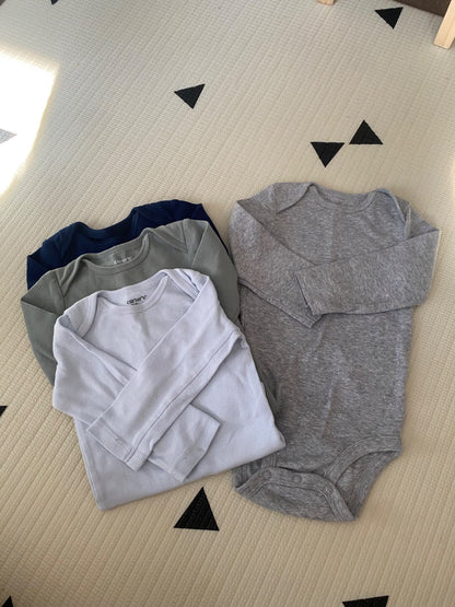 4 pack long sleeve bodysuits Retail $22, Kids 12 Month (9-12M)