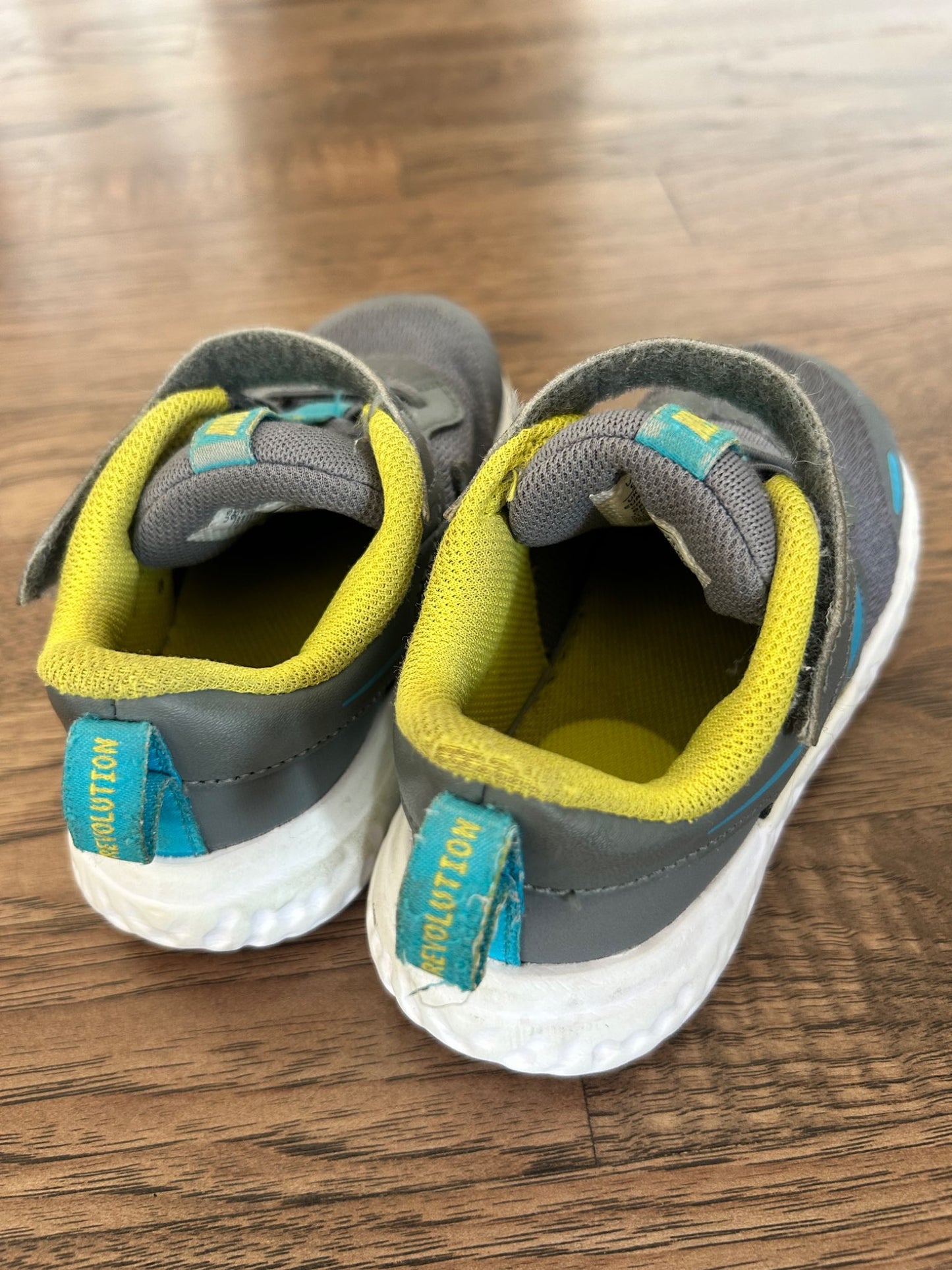 Nike Runners - Toddler Sz 9, Shoes 9 (Toddler:2-4yr)