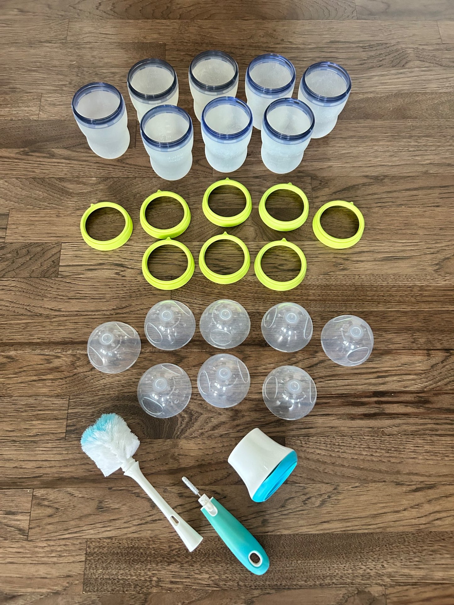 8 x Comotomo 8oz Bottles + Washing Brush