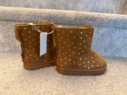 Gap boots size 9, Shoes 9 (Toddler:2-4yr)