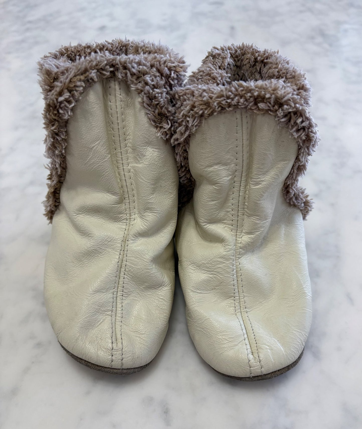 Robeez Cozie Classic Booties 18-24m, Shoes 5.5 (Walkers:12-24 mth)