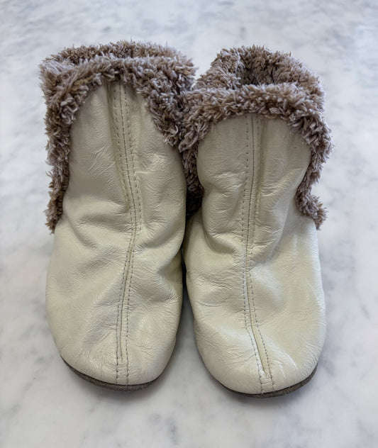 Robeez Cozie Classic Booties 18-24m, Shoes 5.5 (Walkers:12-24 mth)