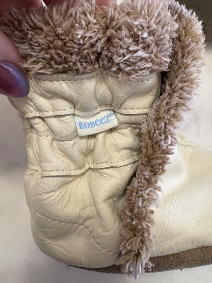 Robeez Cozie Classic Booties 18-24m, Shoes 5.5 (Walkers:12-24 mth)