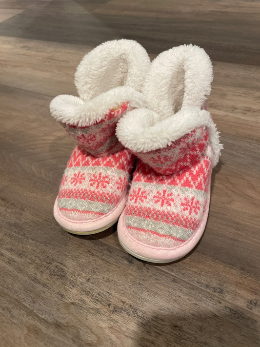 Toddler girls slippers size 8 (med) , Shoes 8 (Toddler:2-4yr)