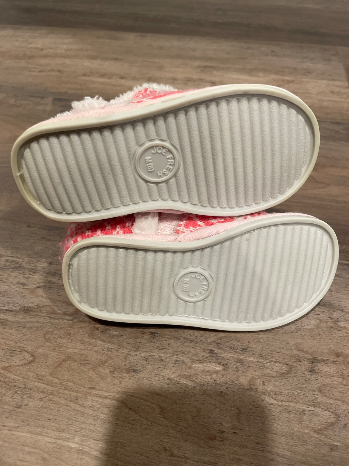 Toddler girls slippers size 8 (med) , Shoes 8 (Toddler:2-4yr)
