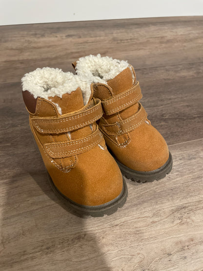 Toddler boys boots size 6, Shoes 6 (Walkers:12-24 mth)