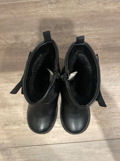 Girls dressy boots size 6, Shoes 6 (Walkers:12-24 mth)