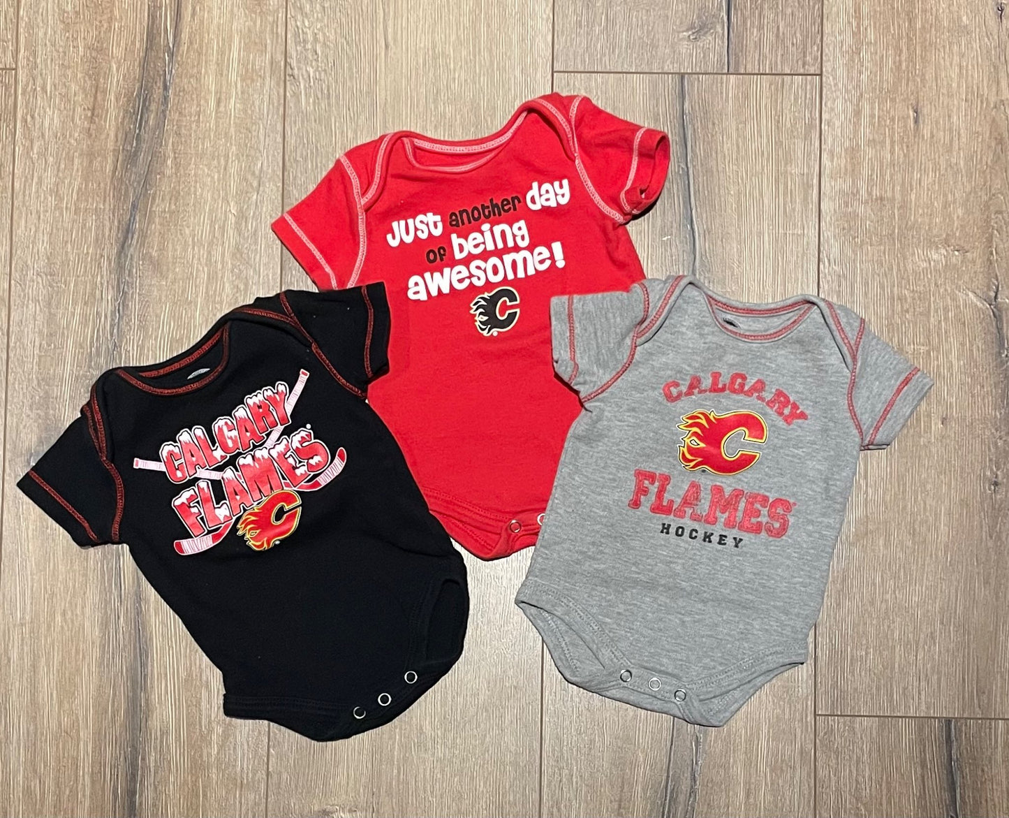Flames onesies size 0-3months , Kids 3 Month (0-3M)
