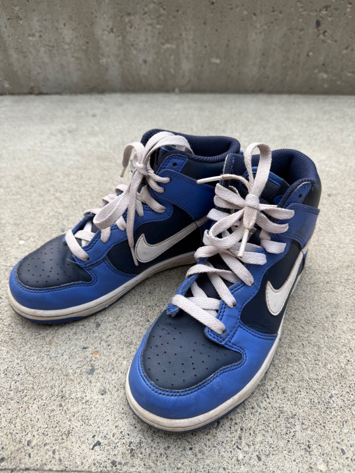 NIKE Dunk High Sneakers size 2 retails $100 VGUC, Shoes 2 (Kids:4-8yr)